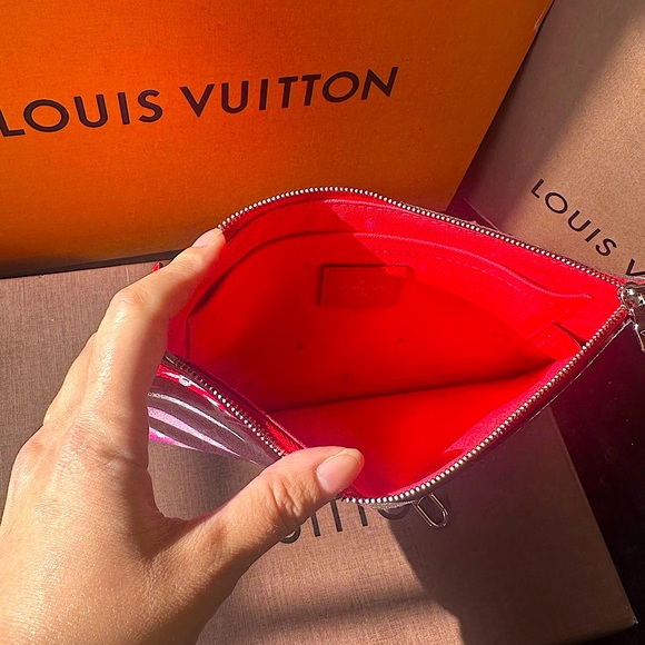 ❤️ Louis Vuitton Limited Edition Summer Escale Rouge Neverfull Wristlet Pochette - Picture 13 of 16
